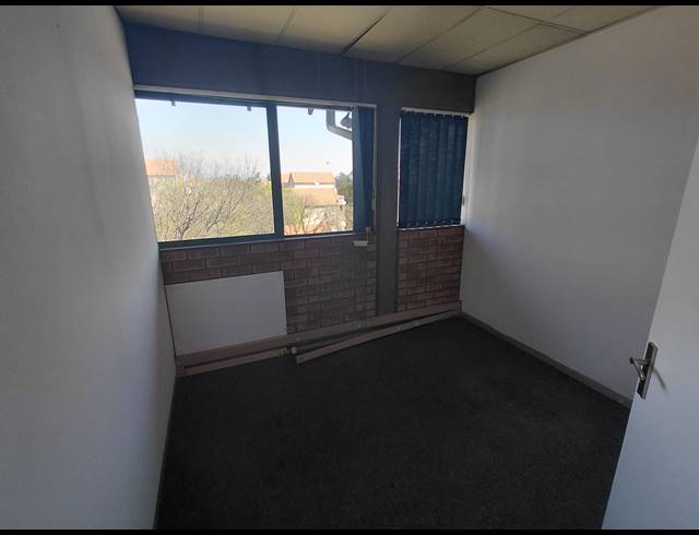 98M² OFFICE TO LET IN HALFWAY GARDENS